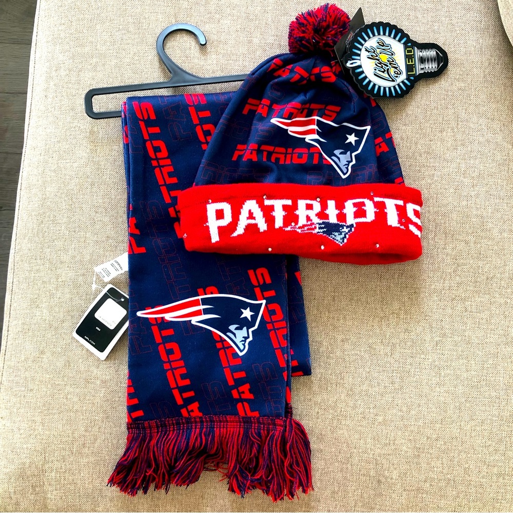❌SOLD❌ NFL New England Patriots Light-Up Beanie & Scarf